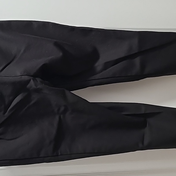 ANN TAYLOR BLACK CAPRI PANTS - STYLE & SIZE - MARISSA 4P - Picture 4 of 9